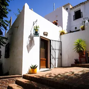 https://the-studio-under-the-wall-a-colourful-unique-one.1costadelsol.com