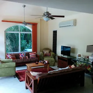  Сasa de vacaciones Casa Beard, Spacious With High Speed Wifi & Pool.